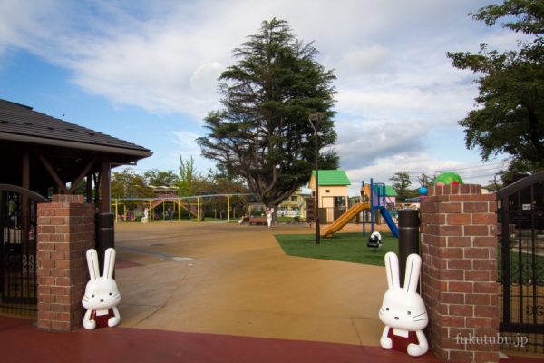 福島市の児童公園は乗り物も遊具もある！手軽に遊べる遊園地みたいな公園
